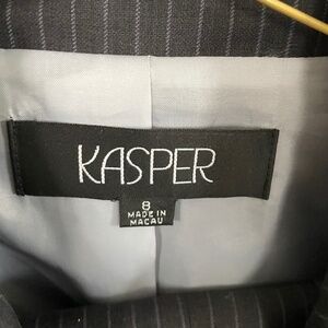 Kasper size 8 pinstriped women’s pantsuit